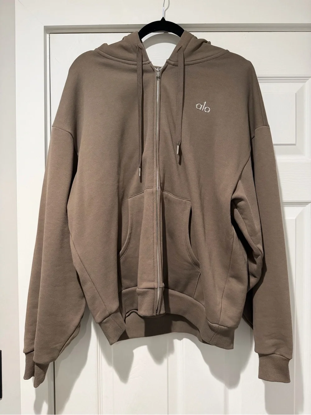 Auth. ✅ Women’s ALO Yoga Accolade Full Zip in “Olive Tree” Size Medium💚🤎